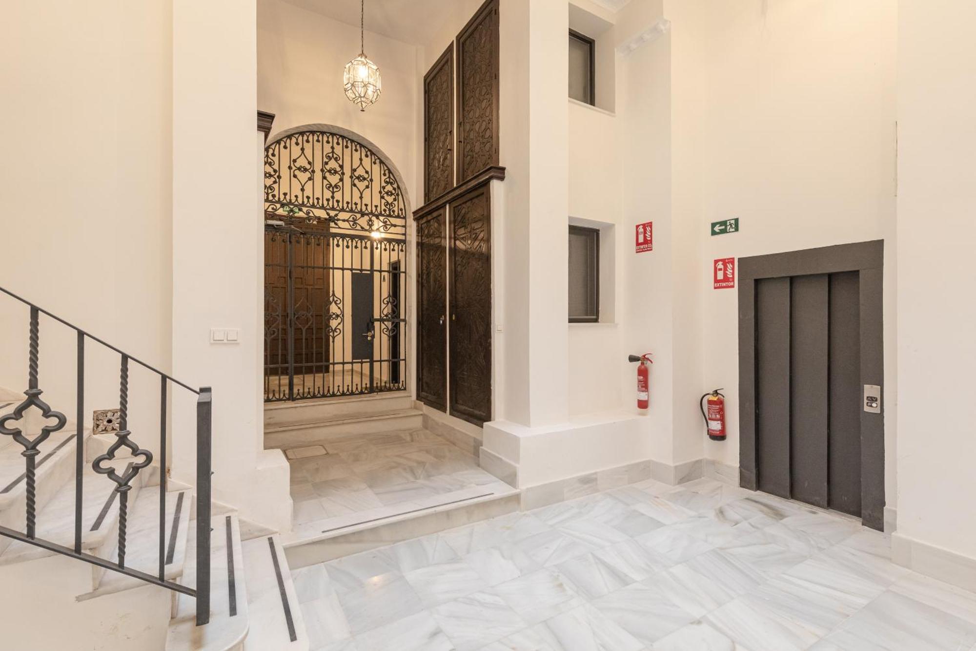 San Luis Downtown & Pool Apartment *