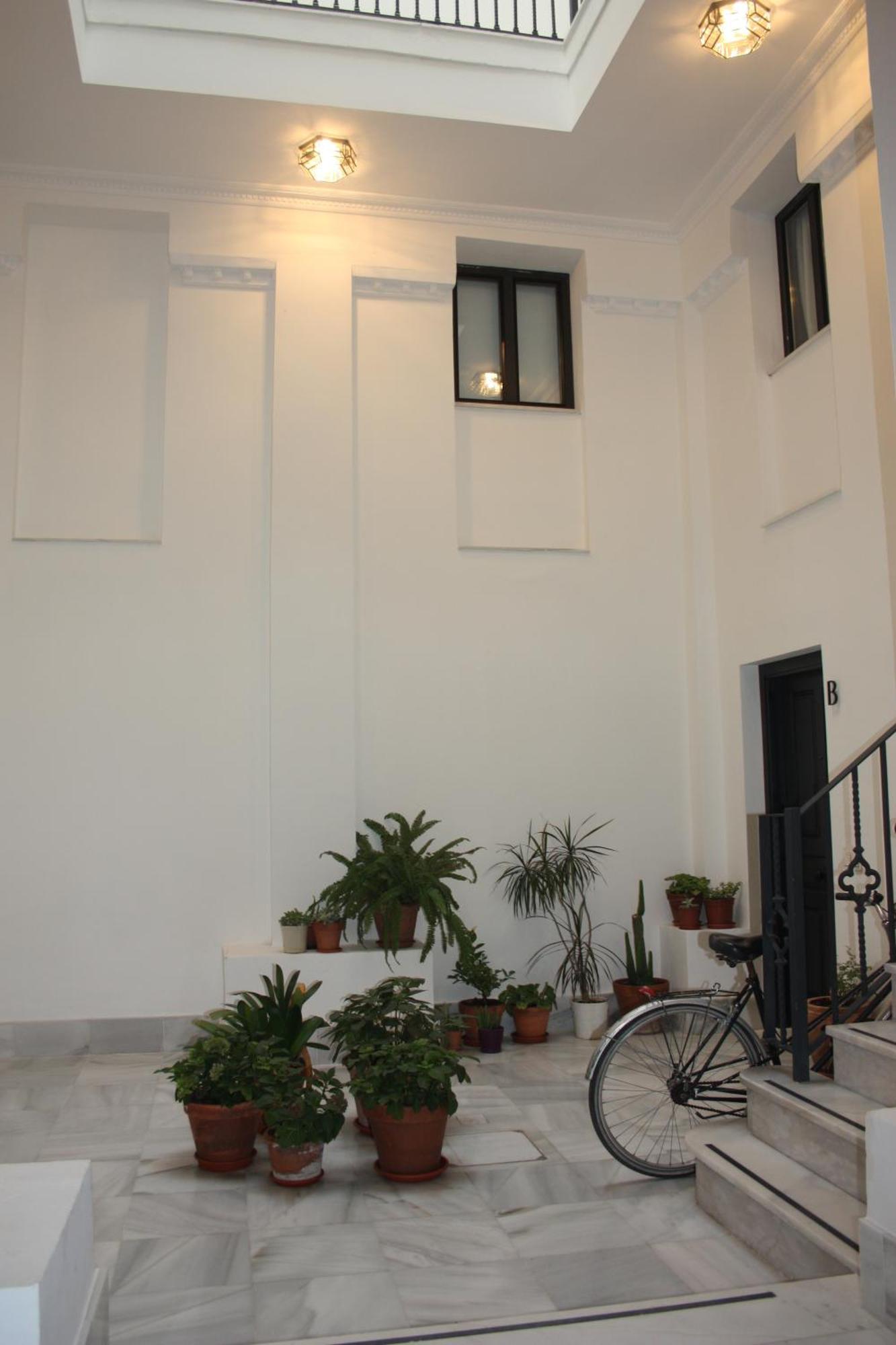 San Luis Downtown & Pool Seville